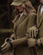 brookmore-gloves-light-sage-model.jpg