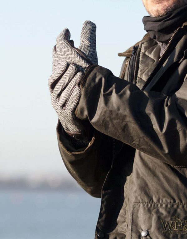 hallbrook-gloves-steel-grey-model.jpg